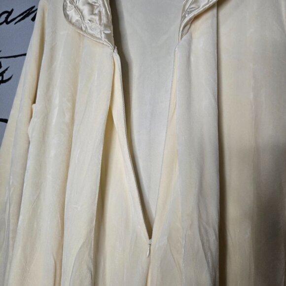 Vintage Nieman Marcus Diamond Tea Ivory Plush Dressing Gown/Robe, Zipper Front - Picture 4 of 7